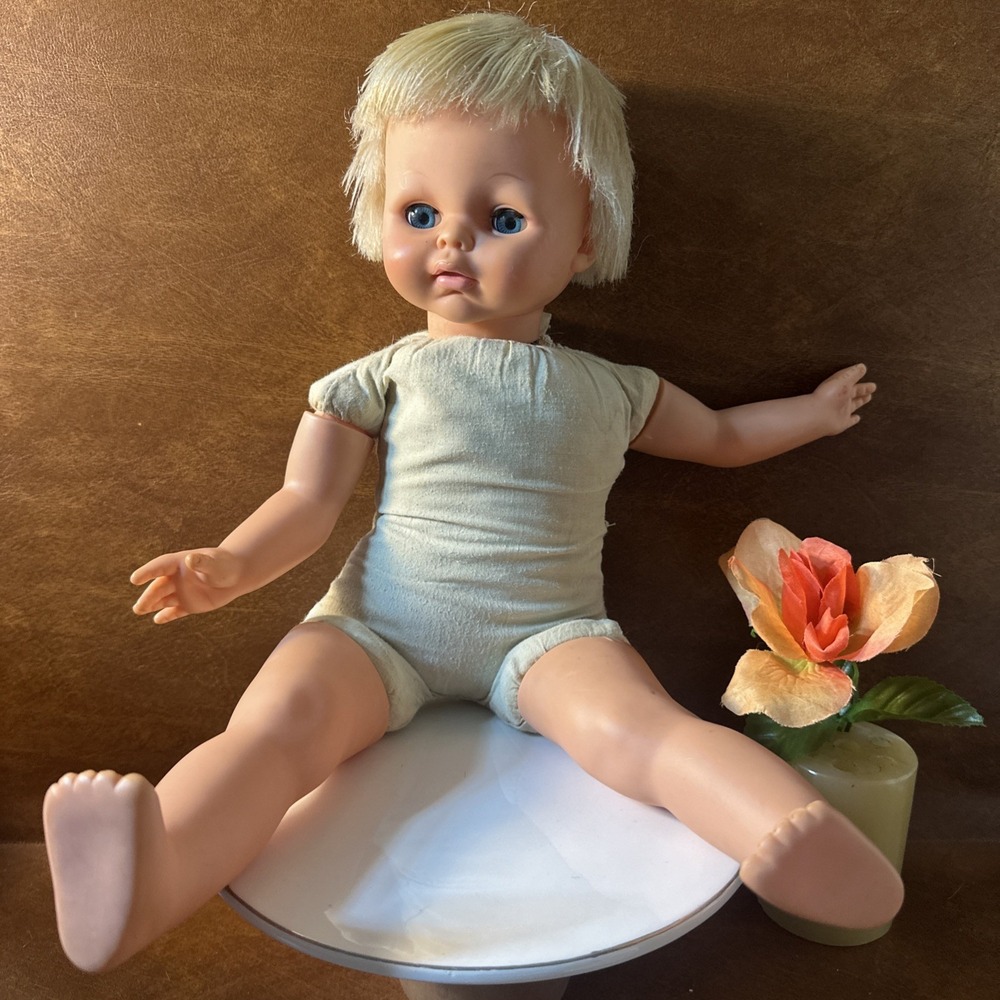 Vintage 1971 Uneeda 18" Straight Leg Baby Doll Vinyl Cloth Body Taiwan